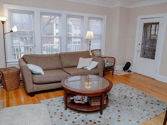 3rd image of 3946 N Farwell Ave
