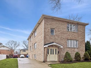 8701 44th St #1A, Lyons, IL 60534