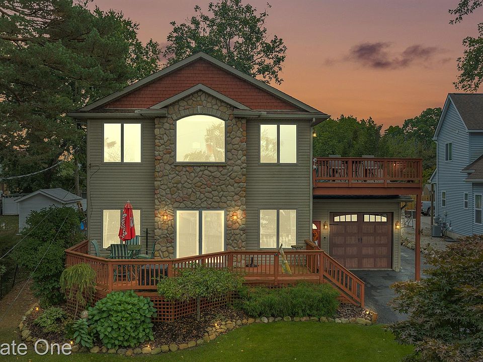 1st image of 3740 Woodland Dr