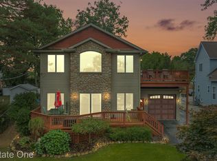 3740 Woodland Dr, Highland, MI