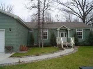 W2604 Woodview Ln, Marinette, WI 54143