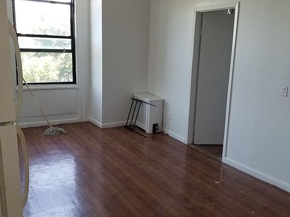 3rd image of 550 W 153rd St APT 52