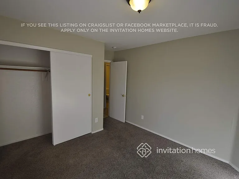 12732 W Voltaire Ave — Photo 10