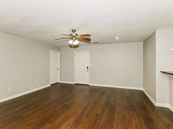 4th image of 4135 Chelsea Wood Cv