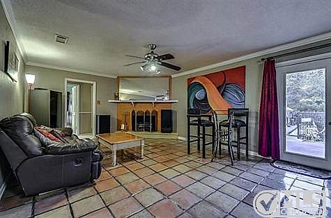 4th image of 608 Eastcliff Dr