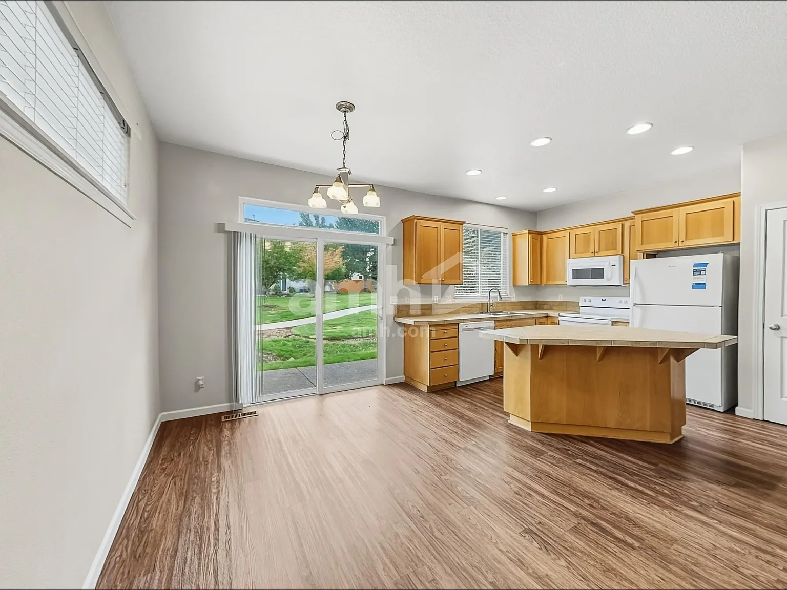 3 bed, 2.5 bath, 1521 sqft, $2,580 — Photo 4