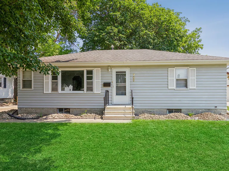 705 2nd Ave - Front