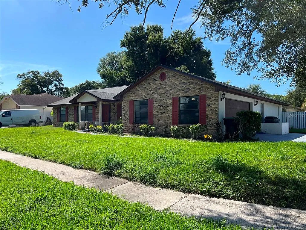 4 bed, 2.0 bath, 1989 sqft, $2,900 — Photo 4
