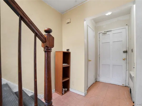 150-62 Booth Meml Avenue image 7 of 14