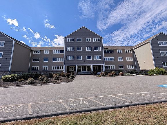 2nd image of 36 Dunham Rd APT 402