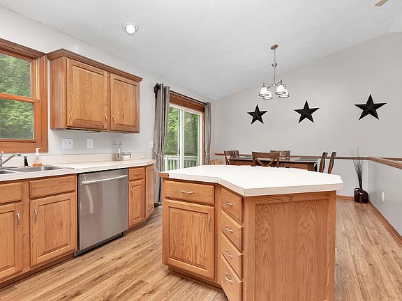 3rd image of 4086 Hardwood Dr