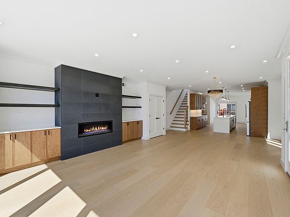 5th image of 211 E Harriet Ave #B