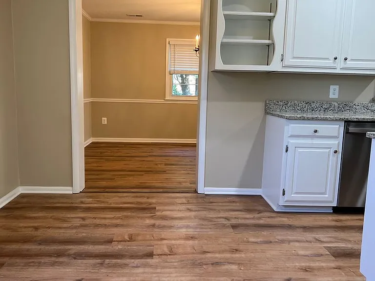 313 Valley View Ave SW — Photo 4