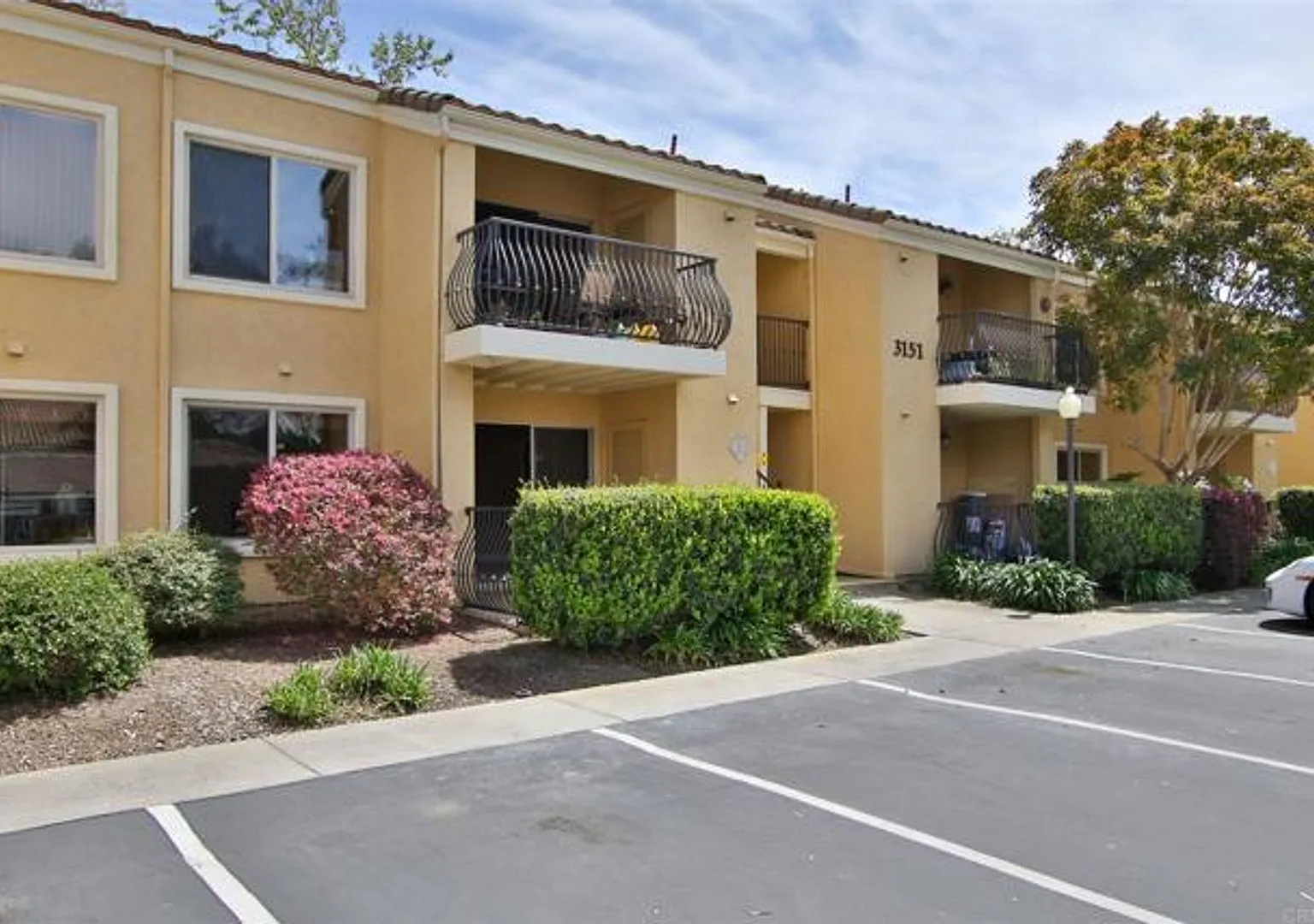 Charming La Jolla Condo with In-Unit Laundry & Parking — Photo 1
