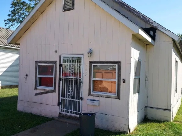 205 S Oak St, Arcola, IL 61910