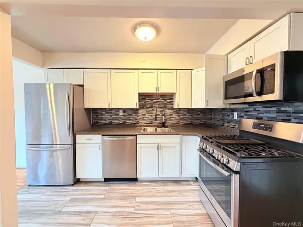 14407 101st Ave Floor 2, Jamaica, NY 11435