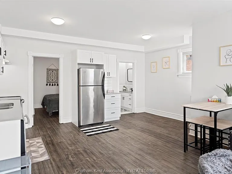 135 William St N #1 — Photo 4