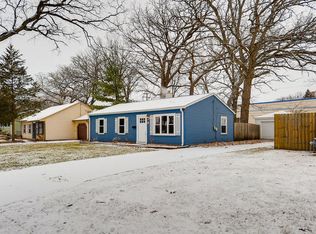 6 E Pine St, Streamwood, IL 60107
