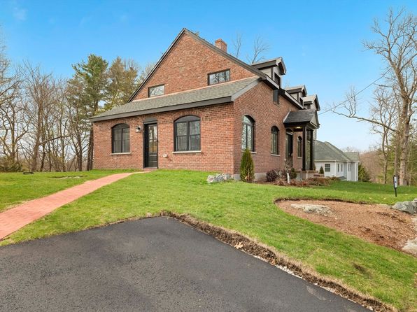 6 Lovis Ave, Wakefield, MA 01880