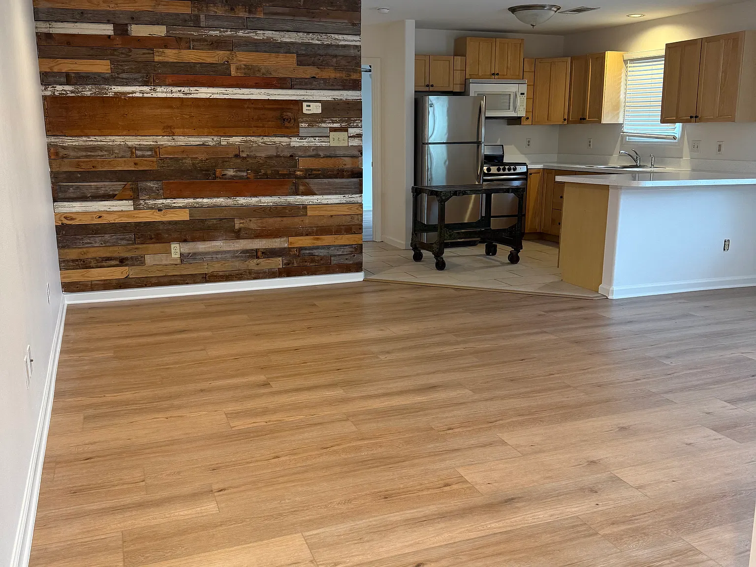 1 bed, 890 sqft, $1,500 — Photo 3