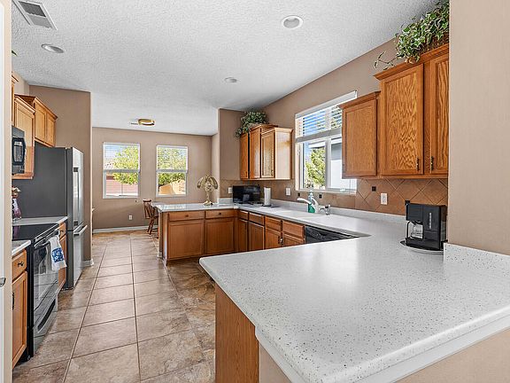 4th image of 470 Zuni River Cir SW