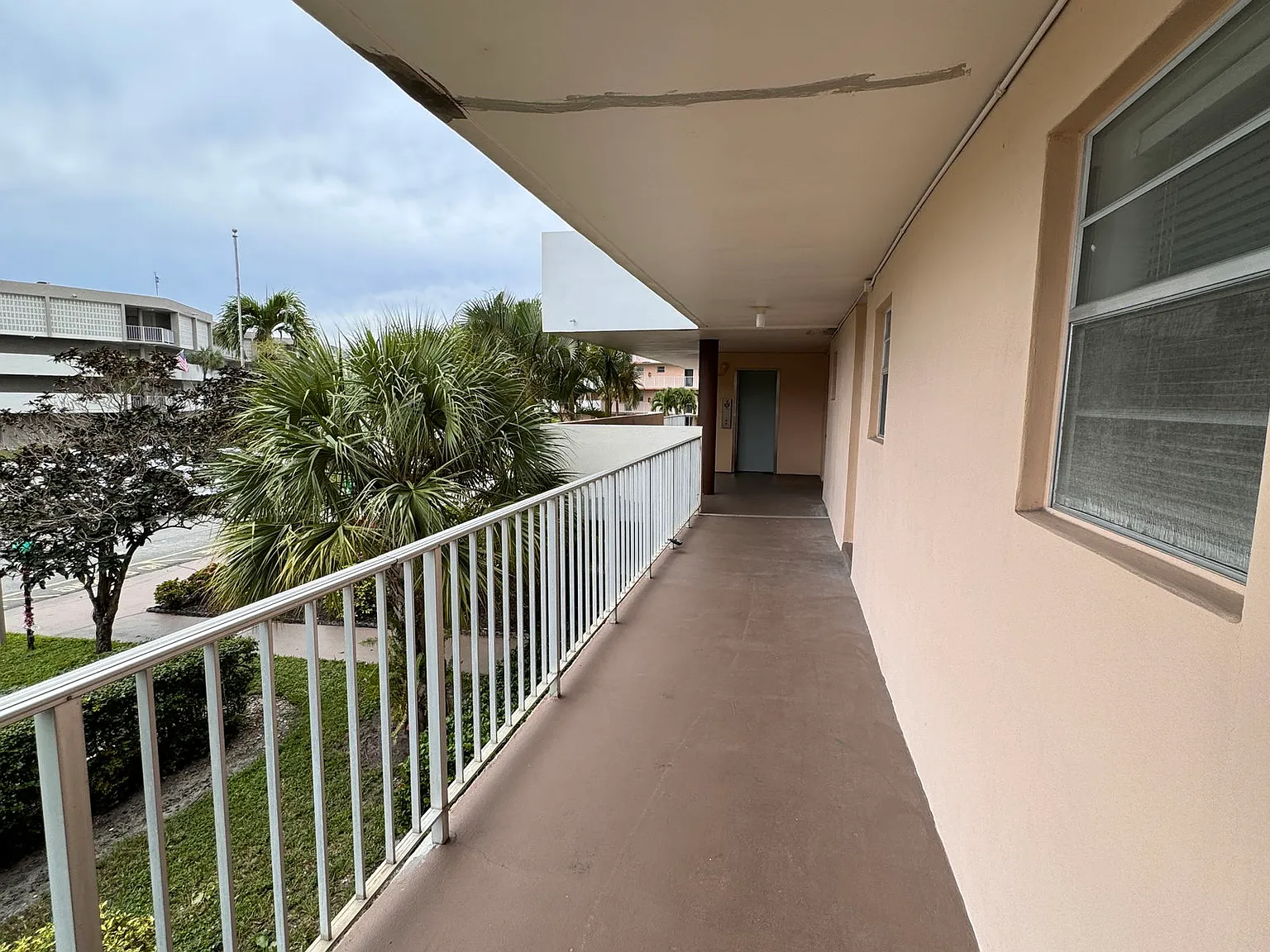 1 bed, 1.0 bath, 768 sqft, $1,300 — Photo 2