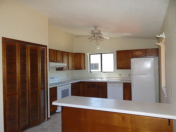 3rd image of 533 Kirby Dr