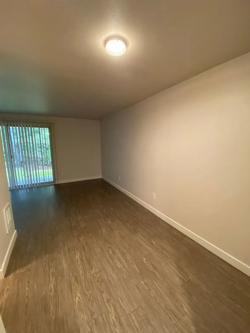 Bayview East Apartments — Photo 3