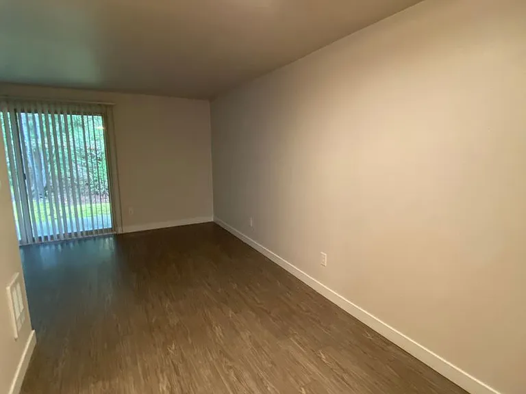 Bayview East Apartments — Photo 3
