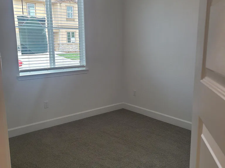 2064 Shale St — Photo 9