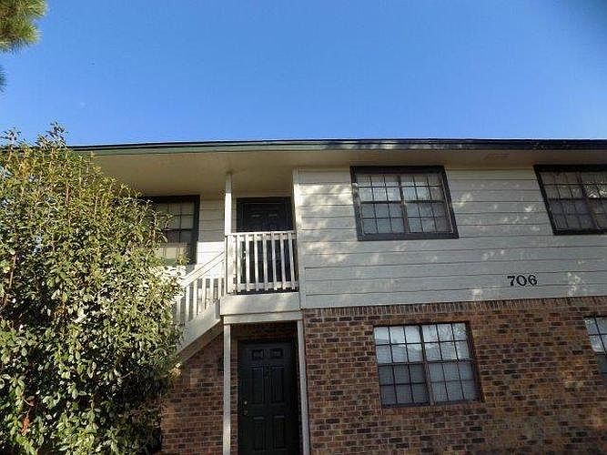 1st image of 706 Navarro Dr
