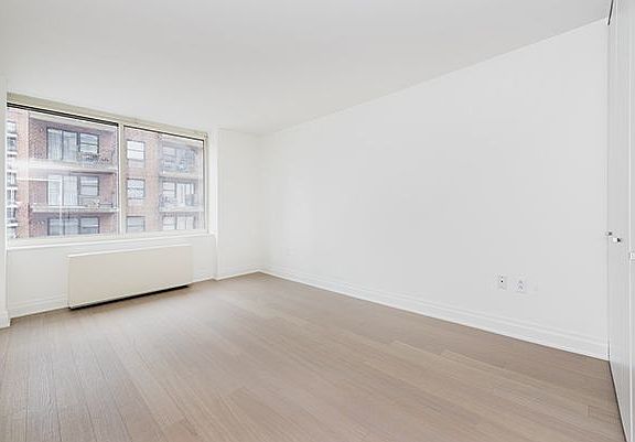 4th image of 240 E 86th St APT 15N