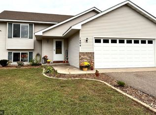 1404 Meadow View Dr, Princeton, MN 55371