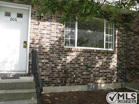 3rd image of 806 Briarwood Ct