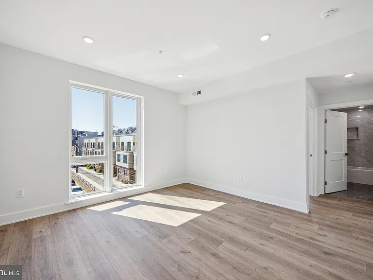 1350 N Front St #303 — Photo 4