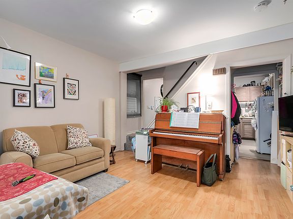 2nd image of 3137 Heather St #3135