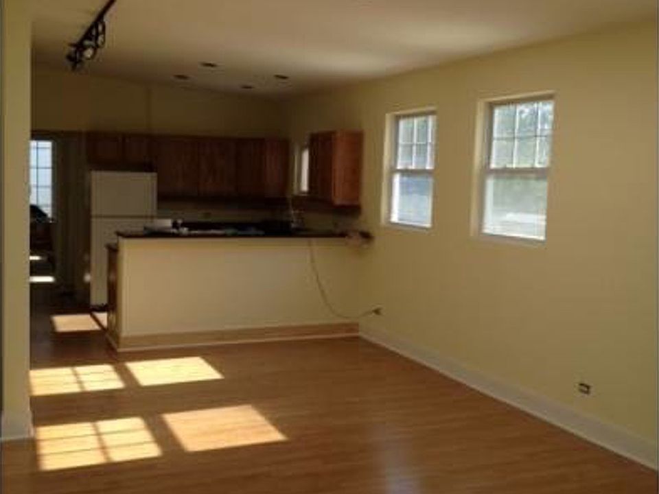 2nd image of 1017 W Belmont Ave #3