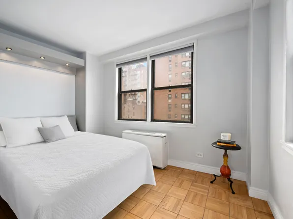 201 East 21st Street 7A image 6 of 6
