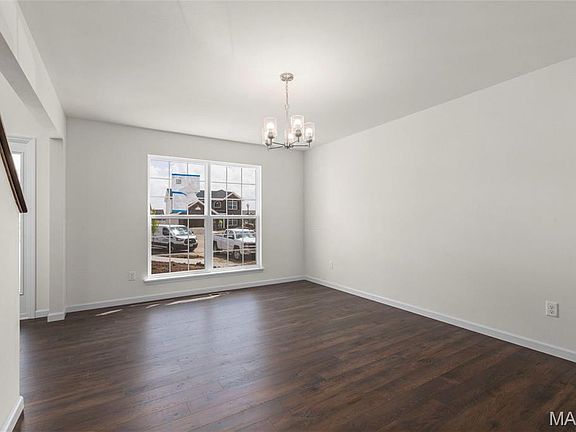 3rd image of 1032 Westhaven Blvd