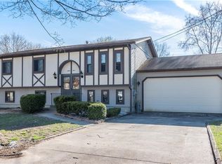 33 Glen Farm Ct, Warwick, RI 02889