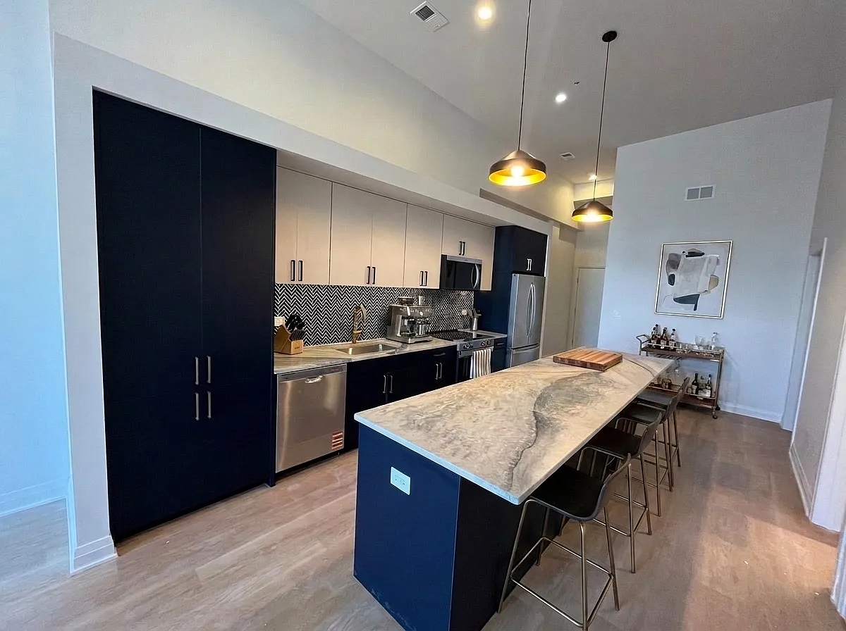 2 bed, 1100 sqft, $3,840 — Photo 3