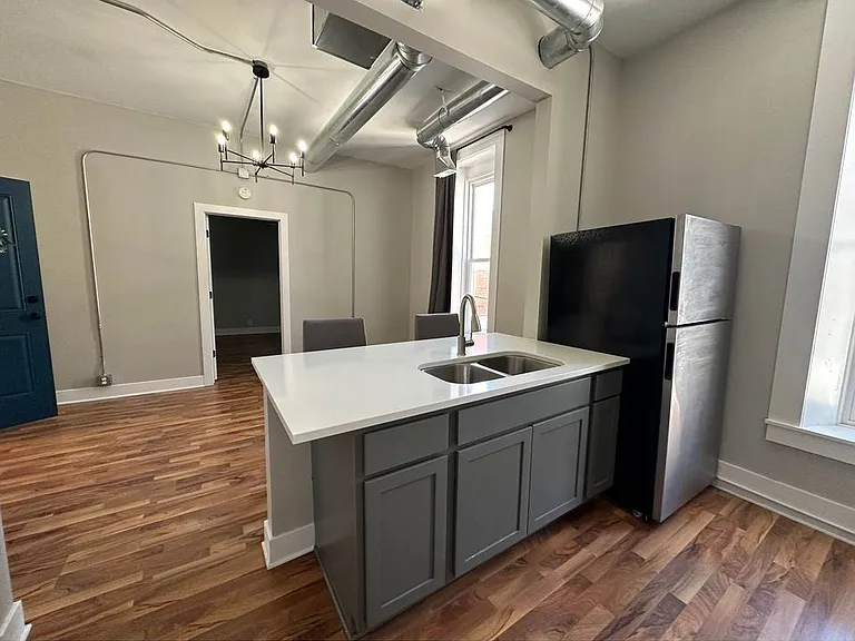 504 1/2 N State St #2 — Photo 3