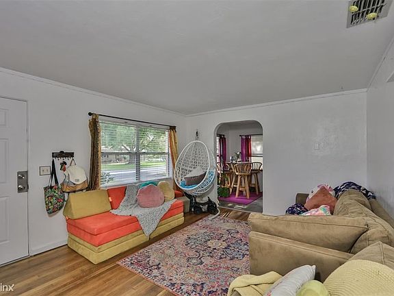 4th image of 632 Avenue E SE