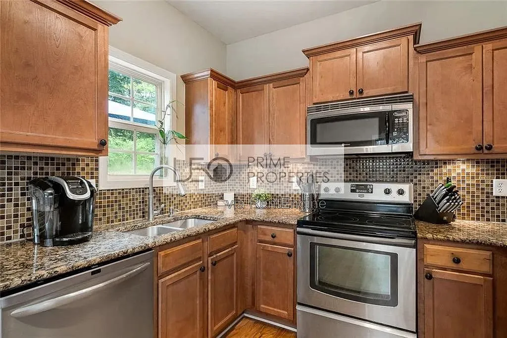3 bed, 2.5 bath, 1713 sqft, $3,699 — Photo 4