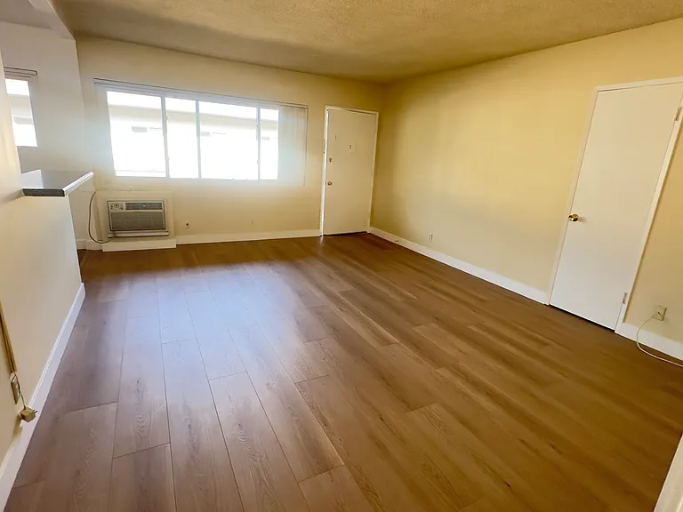 454 Riverdale Dr #7 — Photo 8