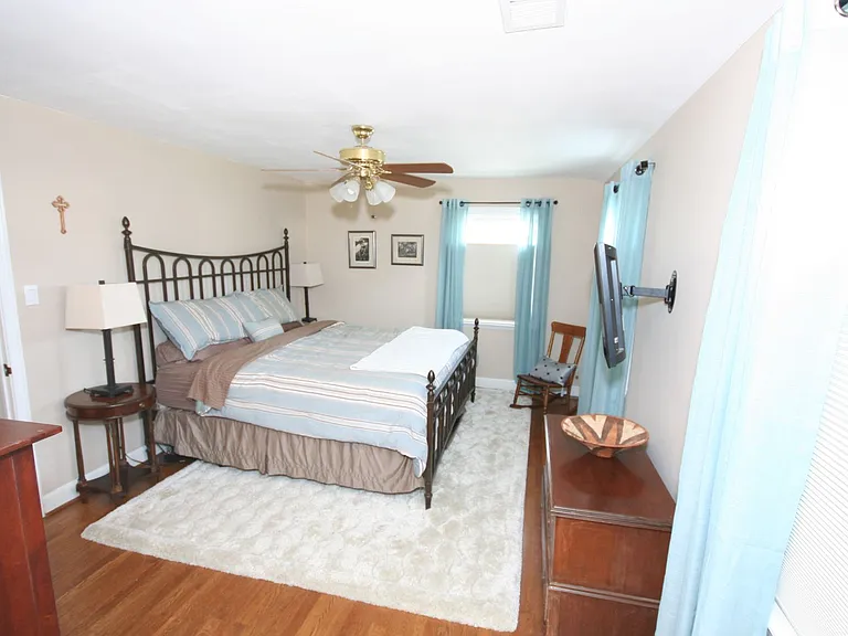 2626 N Quantico St — Photo 5