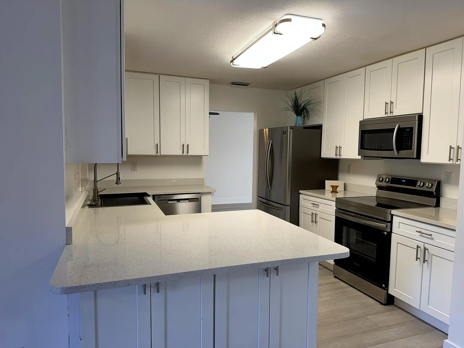 3 bed, 2.0 bath, 1657 sqft, $3,700 — Photo 2