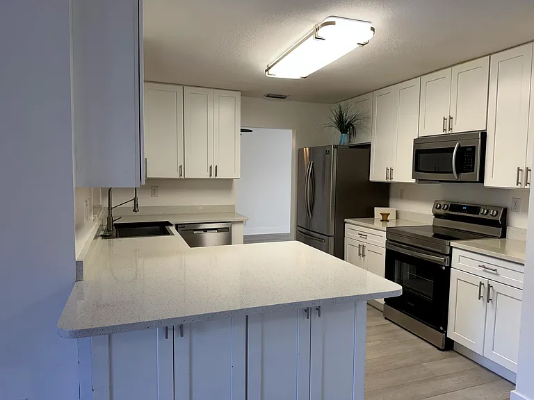 221 Bilbao St — Photo 2