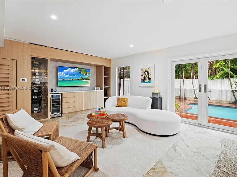 200 W Mashta Dr — Photo 2