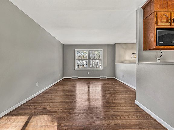 5th image of 2722 Tanglewood Dr